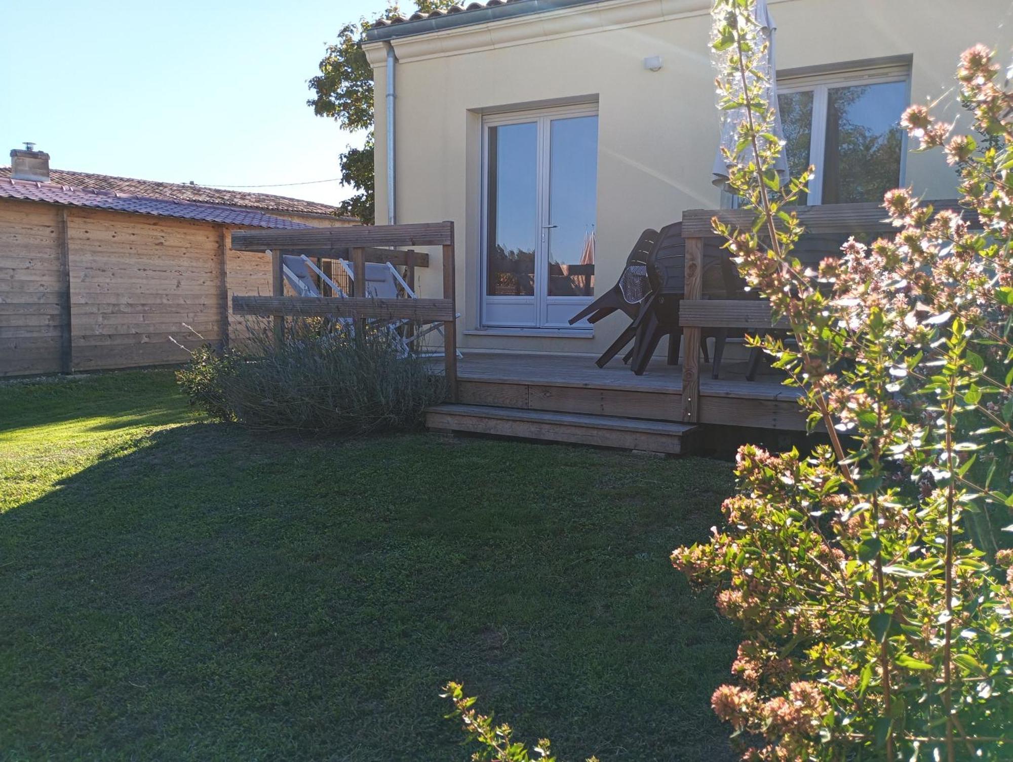 Meuble De Tourisme Classe 3 Etoiles Le Ptit Coin De Soleil - Saint Ciers D'Abzac エクステリア 写真